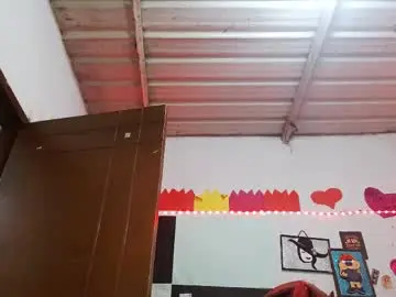 Chaturbate Live Sex Cam of saray_extrovert1