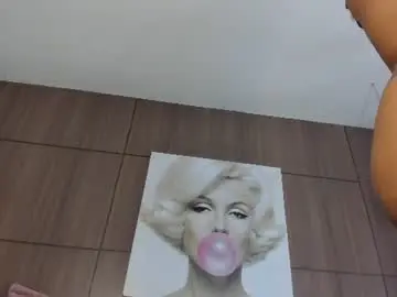 Chaturbate Live Sex Cam of saraycollins
