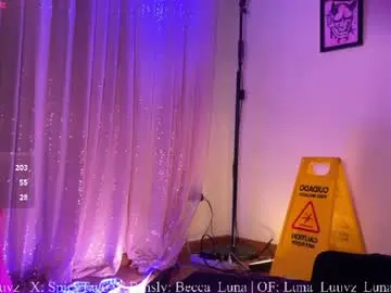 Chaturbate Live Sex Cam of luna_luuvz