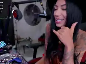 Chaturbate Adult Video Chat of evelyne92