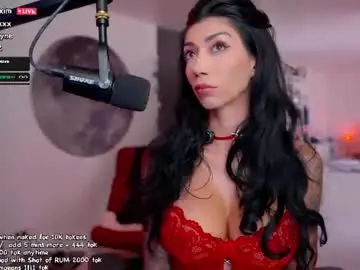 Chaturbate Live Sex Cam of evelyne92