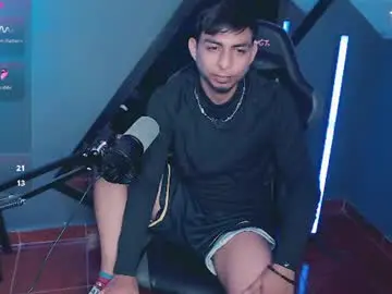 Chaturbate Free Porn Cam of mralpha_latino