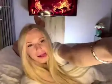 Chaturbate Nude Webcam of moonavellle_