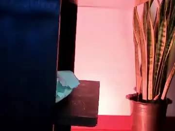 Chaturbate Live Sex Cam of kenia_thompsom01