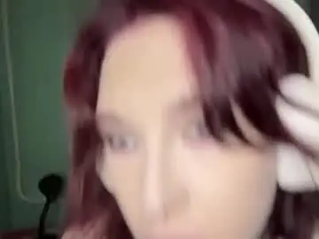 Chaturbate Live Sex Cam of shellaatterbury