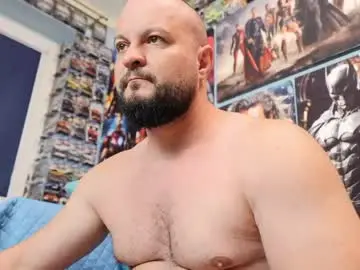 Chaturbate Live Sex Cam of muscular_bear