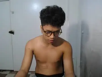 Chaturbate Live Sex Cam of naughtyhot_star19