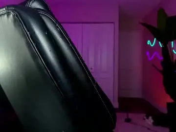 Chaturbate Live Sex Cam of oliviaowens