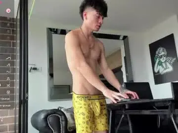 Chaturbate Best live sex cam show of pretur_crubaa