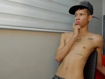 Chaturbate Live Sex Cam of zack_horny19