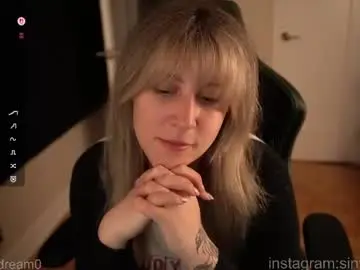 Chaturbate Live Sex Cam of alexa_dream