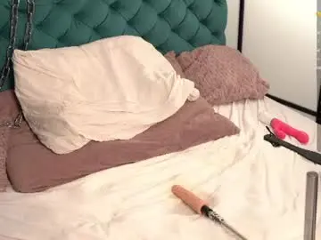 Chaturbate Live Sex Cam of shiny_lily