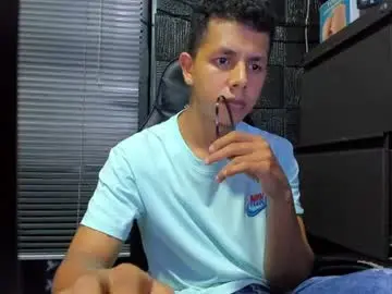 Chaturbate Watch Live Sex Cams of g_lincoln