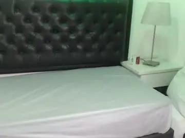Chaturbate Live Sex Cam of migatica_johnson12