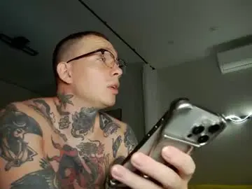 Chaturbate Live Sex Cam of tom__ice