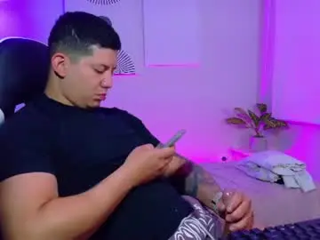 Chaturbate Live Sex Cam of _robertobaggio