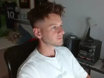 Chaturbate Live Sex Cam of freddy_star