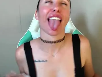 Chaturbate Live Sex Cam of cammila_horn
