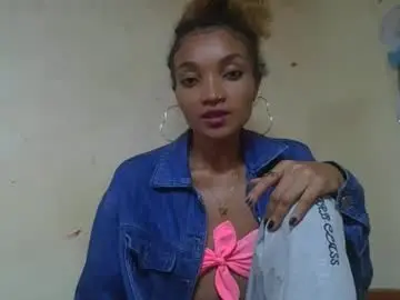 Chaturbate Live Sex Cam of francinoli