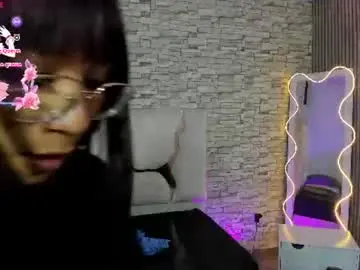 Chaturbate Live Sex Cam of yenn_tay