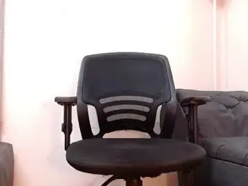 Chaturbate Live Sex Cam of robert_kingg