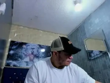 Chaturbate Live Sex Cam of tyleer_scot