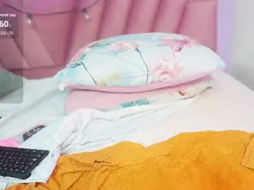 Chaturbate Sex Cam of hornybarelylegalgirl