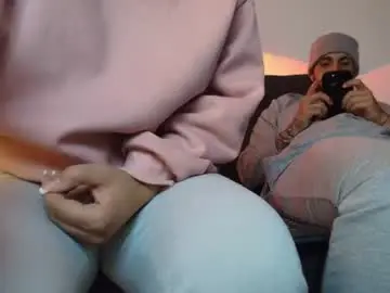 Chaturbate Live Sex Cam of alyssia_wolds_1