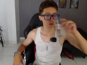 Chaturbate Watch Live Sex Cams of skinny_bigcock20