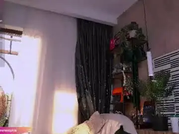 Chaturbate Live Sex Cam of serene_sophiex