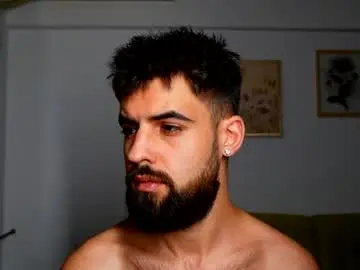 Chaturbate Free Live Porn of hairyrobxxx