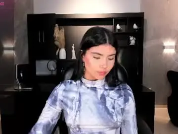 Chaturbate Live Sex Cam of mialaurence_