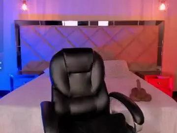 Chaturbate Best live sex cam show of mialaurence_