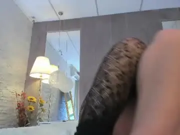 Chaturbate Live Sex Cam of sylvereyesz