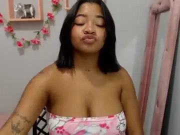 Chaturbate Live Sex of latinbrunett1