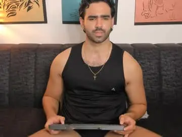 Chaturbate Live Sex Cam of bradleymartin7