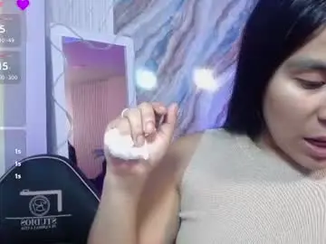 Chaturbate Live Sex Cam of aveline_tay