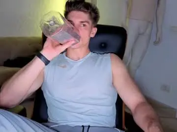 Chaturbate Live Sex Cam of maxkaiden