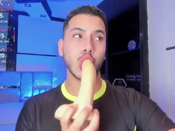 Chaturbate Watch Live Sex Cams of axel_grey_