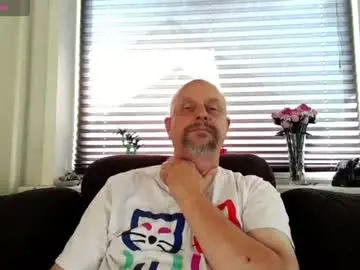 Chaturbate Live Sex Cam of hardmrlazy