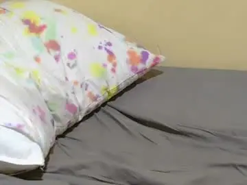 Chaturbate Live Sex Cam of petite_bunni