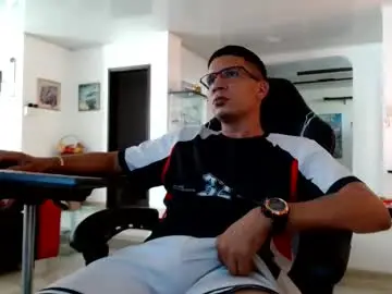Chaturbate Live Porn of damyan_2003