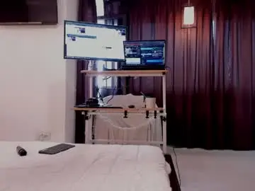 Chaturbate Live Sex Cam of aryahunt