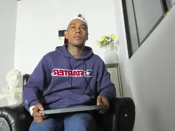 Chaturbate Live Porn of hunting_blondes