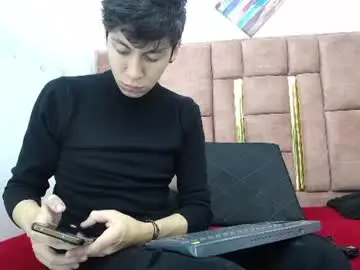 Chaturbate Live Sex Cam of ethan_grayy