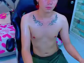 Chaturbate Live Sex Cam of andy_collin5