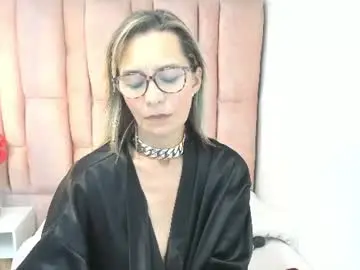 Chaturbate Live Sex of issa_milf__