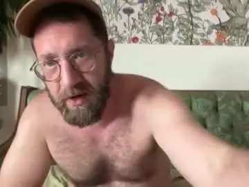 Chaturbate Sex Cam of hairyfitguy444
