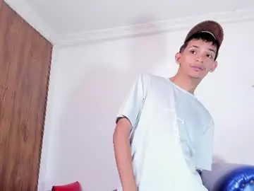 Chaturbate Adult Video Chat of littlecum18