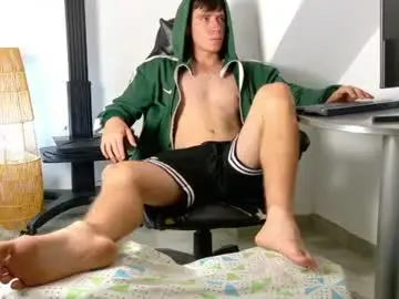 Chaturbate Free Live Porn of harry_brown2324